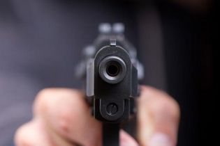 У центрі Києва сталася масова бійка зі стріляниною та різаниною: троє осіб отримали поранення