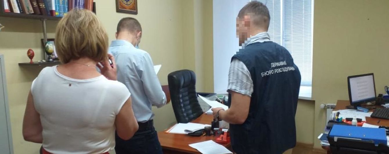 У Києві слідчий Нацполіції "загубив" понад мільйон гривень, вилучений під час обшуку