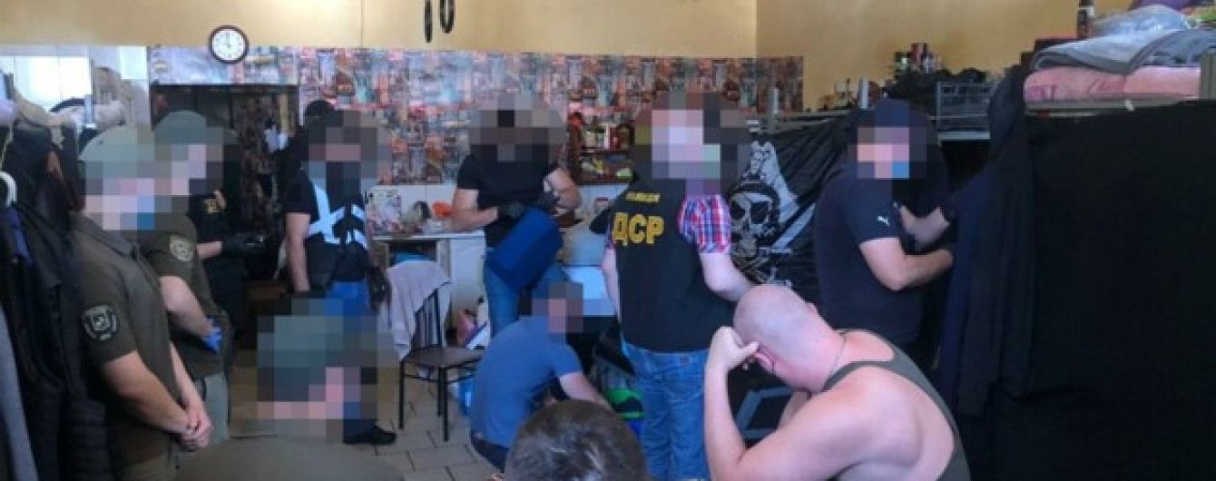 50 тысяч за спокойствие: в киевском СИЗО двое заключенных устроили "схему" вымогательства с осужденных