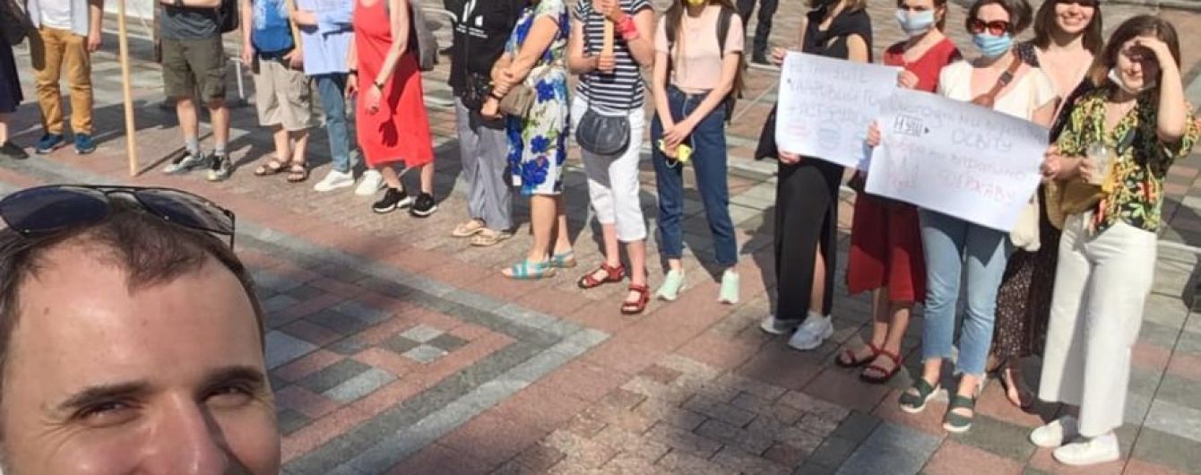 Вчений з Інституту фізики заявив, що після мітингу проти Шкарлета, до нього прийшли з СБУ