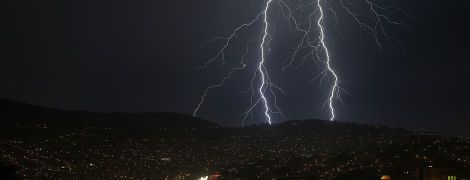 Мегаблискавка довжиною 700 км побила світовий рекорд
