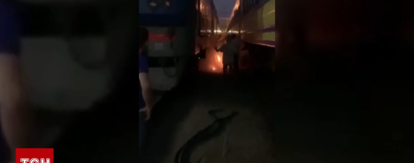 На железнодорожном вокзале в Киеве загорелся человек