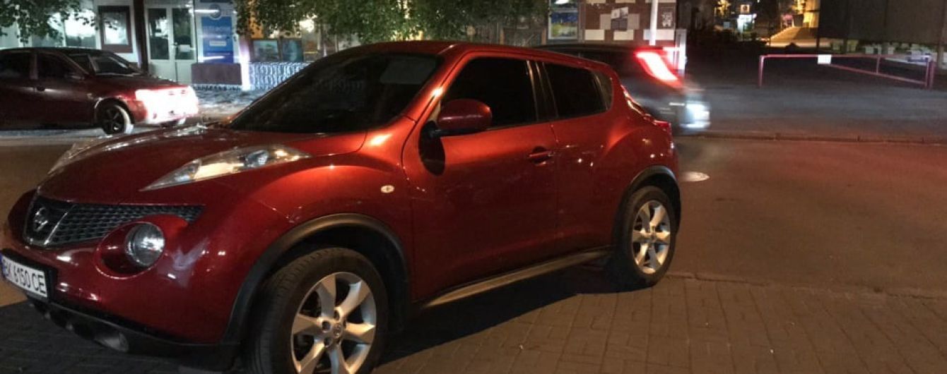 В Ровно полицейская на Nissan травмировала двух пешеходов