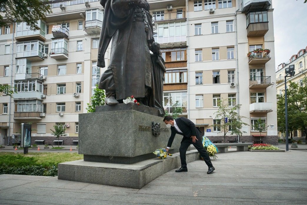 зеленський покладає квіти Пилипу Орлику