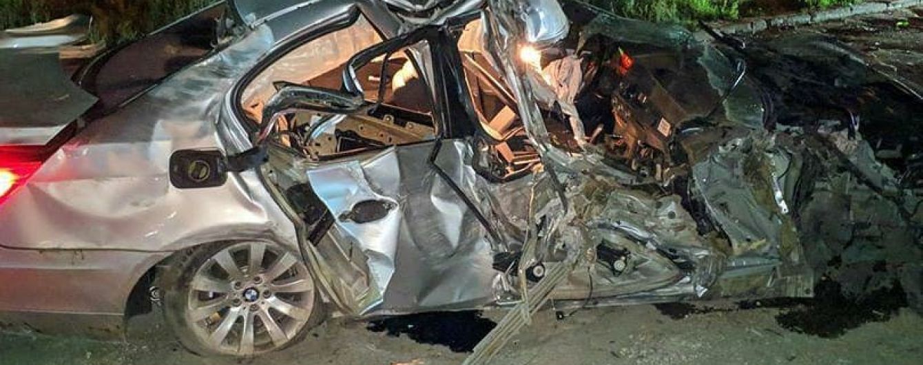 В Херсоне водитель BMW врезался в дерево