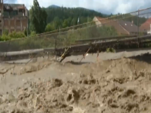 Велика вода, рекордна спека: як погода подивувала світ