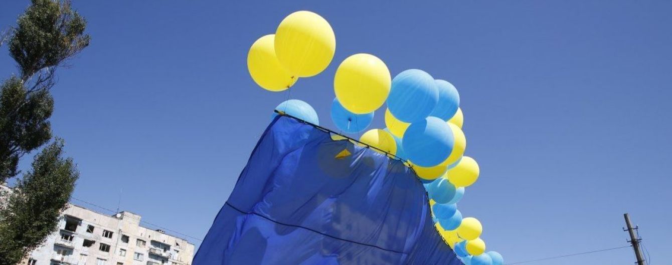 Над временно оккупированным Донецком появился 15-метровый флаг Украины
