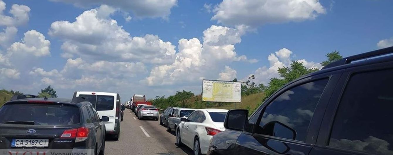 На трасі Одеса-Київ утворився величезний затор: схема об’їзду