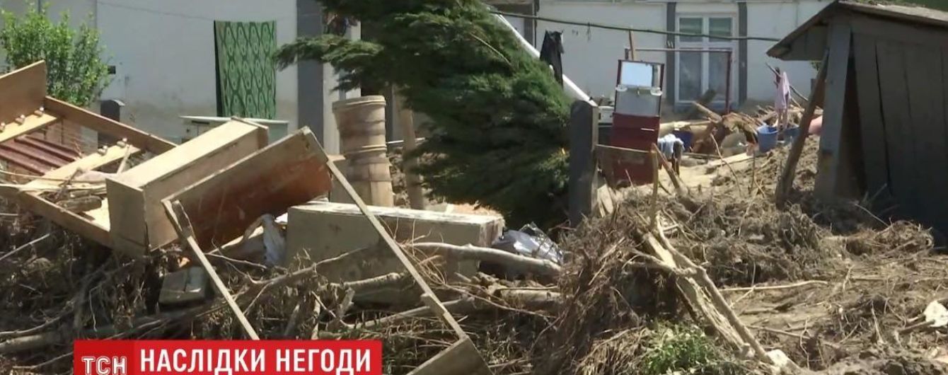 "У хатах нічого не залишилось": вода з Пруту понищила все майно людей в селі на Буковині