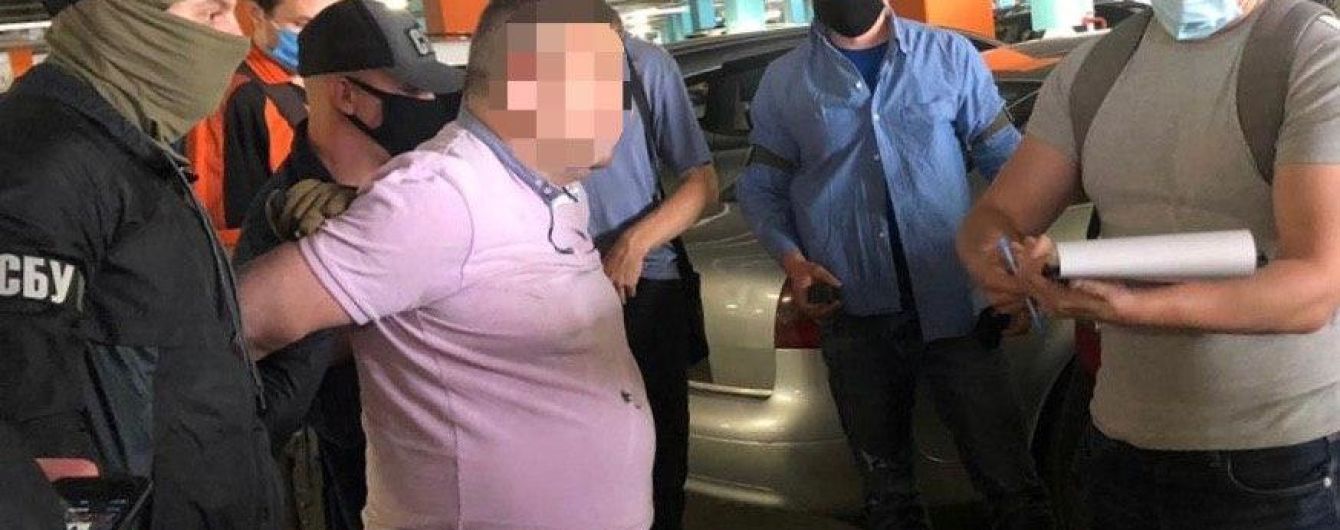 У Києві шахрай за 25 тисяч доларів пообіцяв сприяння у призначенні на керівну посаду в НБУ