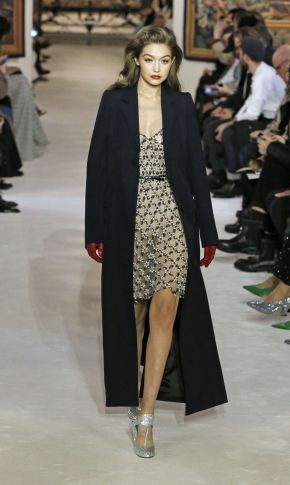 Коллекция Lanvin сезона осень-зима 2020-2021: кожаные шлемы, горжетки и красивые пальто