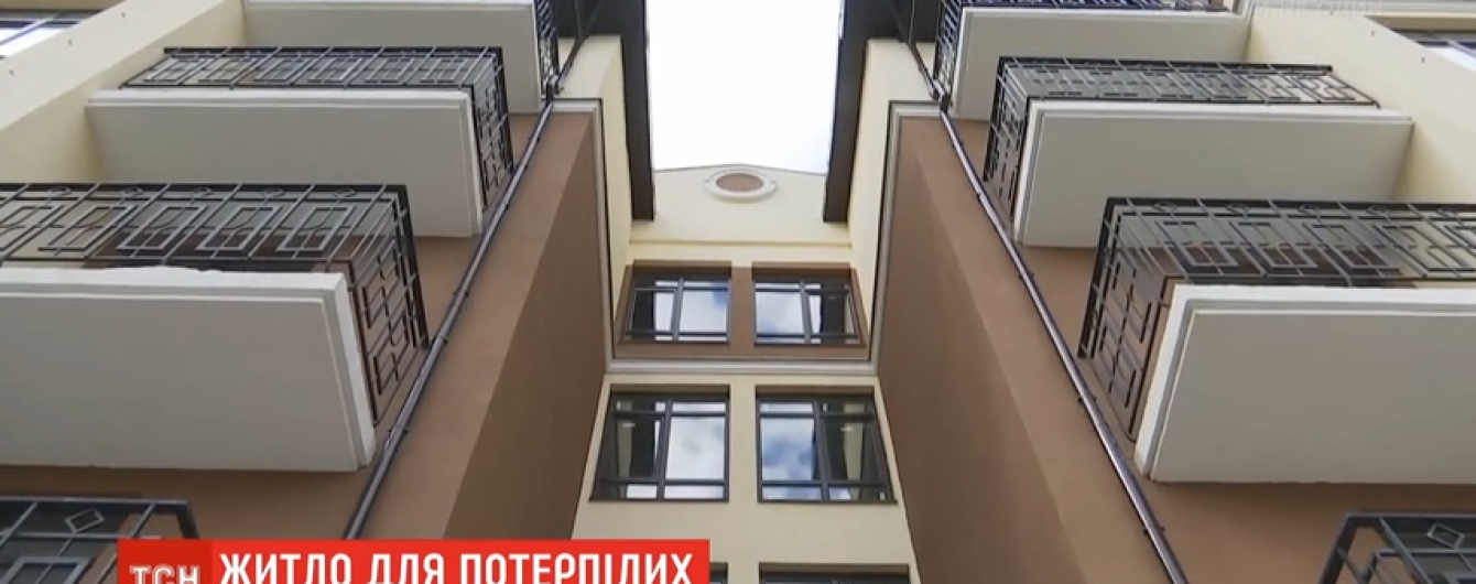 Зашла замужней женщиной, а вышла вдовой, без жилья: пострадавшим от взрыва на Позняках показали новые квартиры