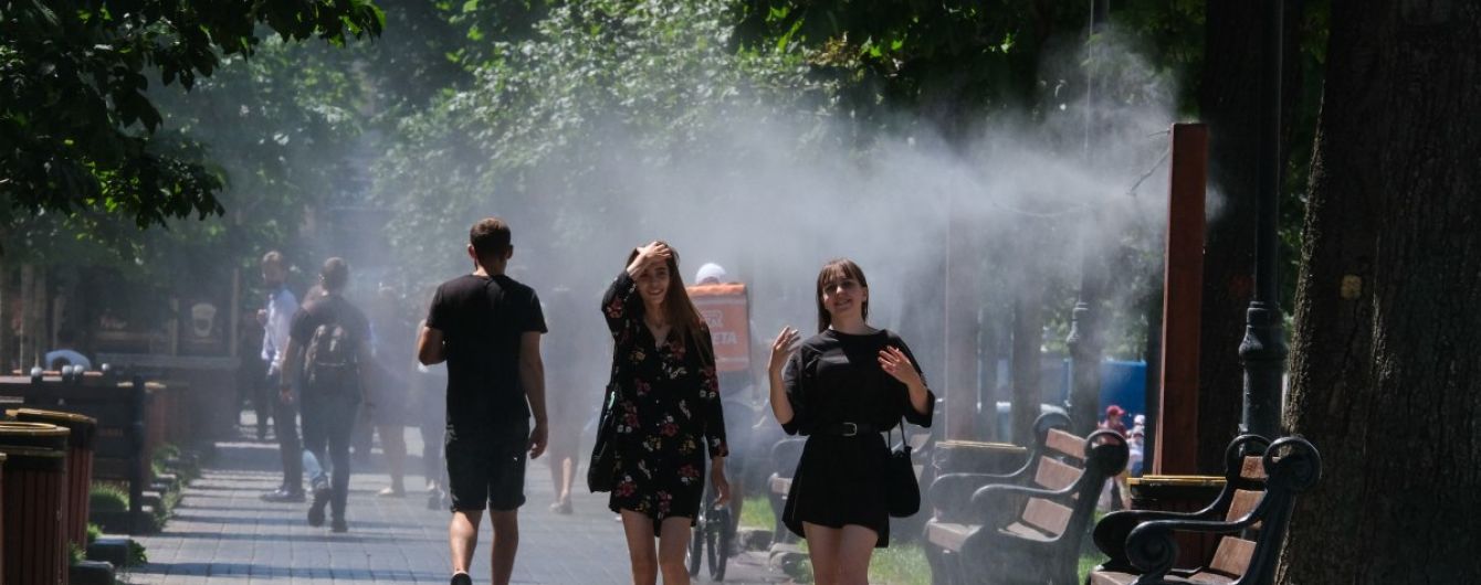 У Києві встановили рамки-освіжувачі: адреси парків, де можна врятуватися від спеки