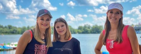 Усміхнена Лідія Таран у коротеньких шортах разом з донькою та Осадчою поплавали на сапах