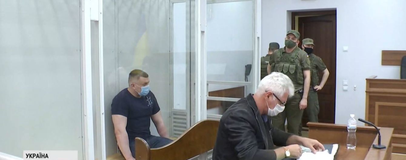 В Киеве судят сына депутата, который обещал продать волонтерам авто для фронта и сбежал с деньгами