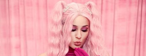 Епатажна MARUV позувала в еротичному шкіряному ліфчику та нашийнику