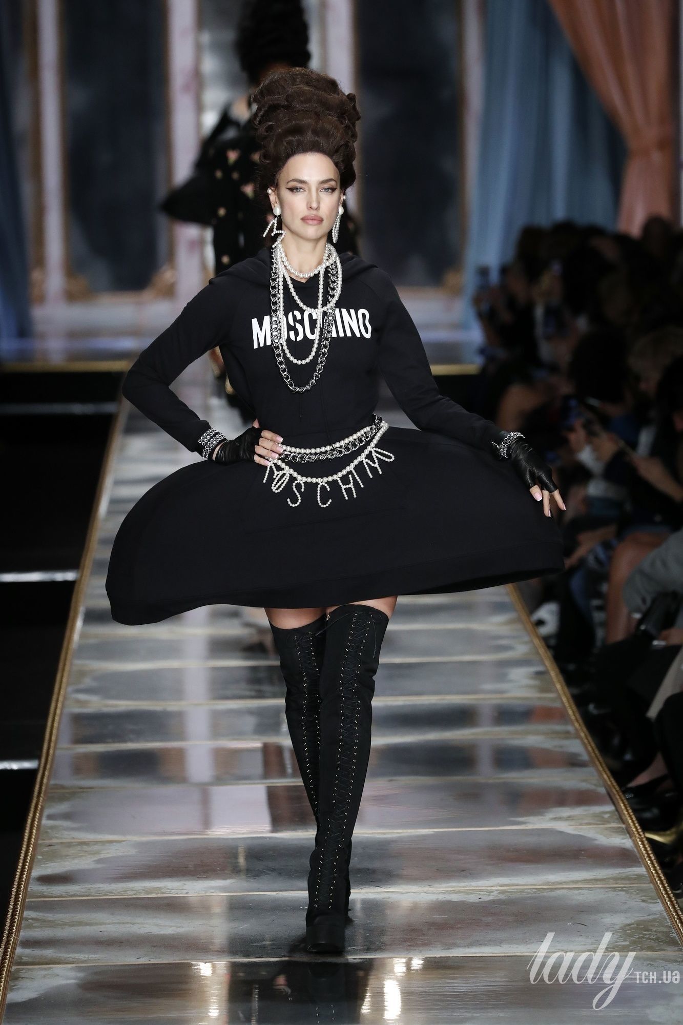Коллекция Moschino прет-а-порте сезона осень-зима 2020-2021_14