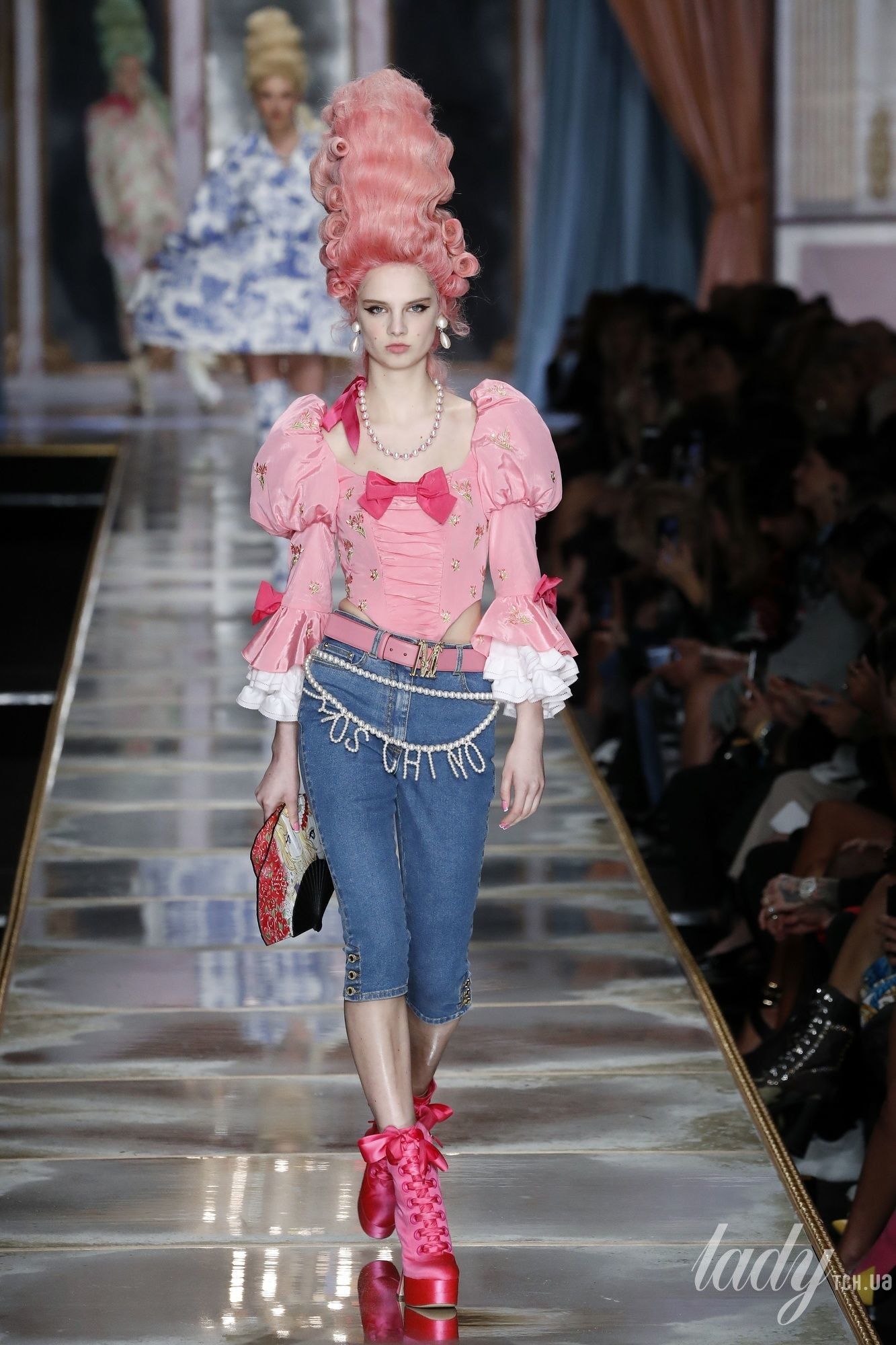 Коллекция Moschino прет-а-порте сезона осень-зима 2020-2021_23