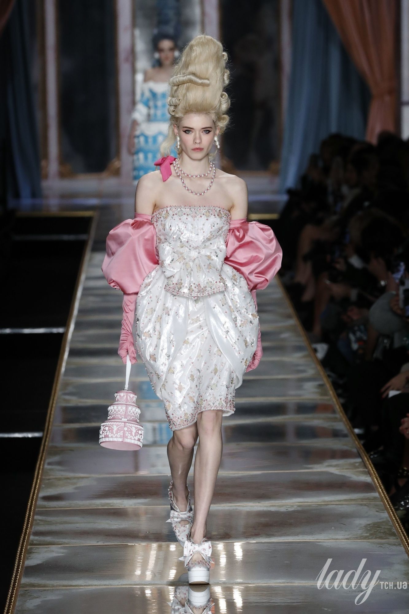 Коллекция Moschino прет-а-порте сезона осень-зима 2020-2021_58
