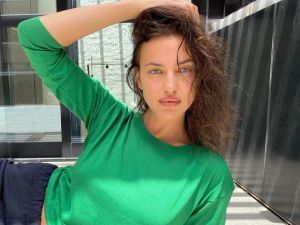 Ирина Шейк посветила сосками в полупрозрачном лифчике