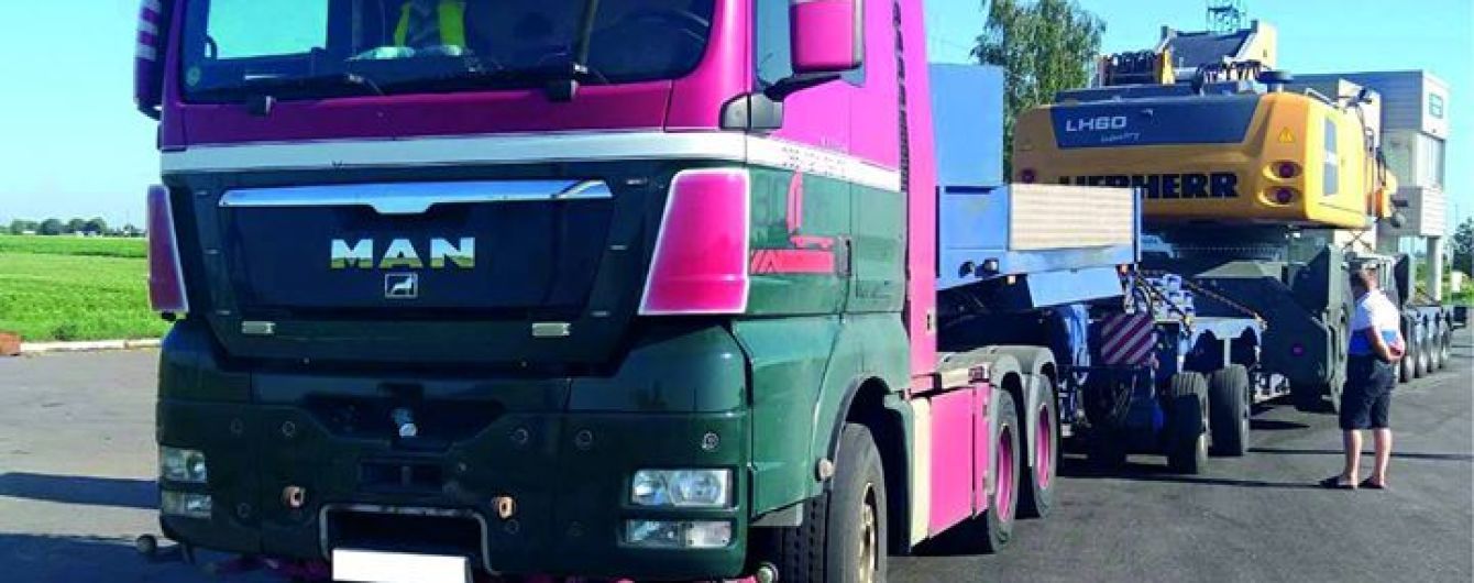 Далекобійник сплатив понад 160 тисяч гривень за перевантаження фури