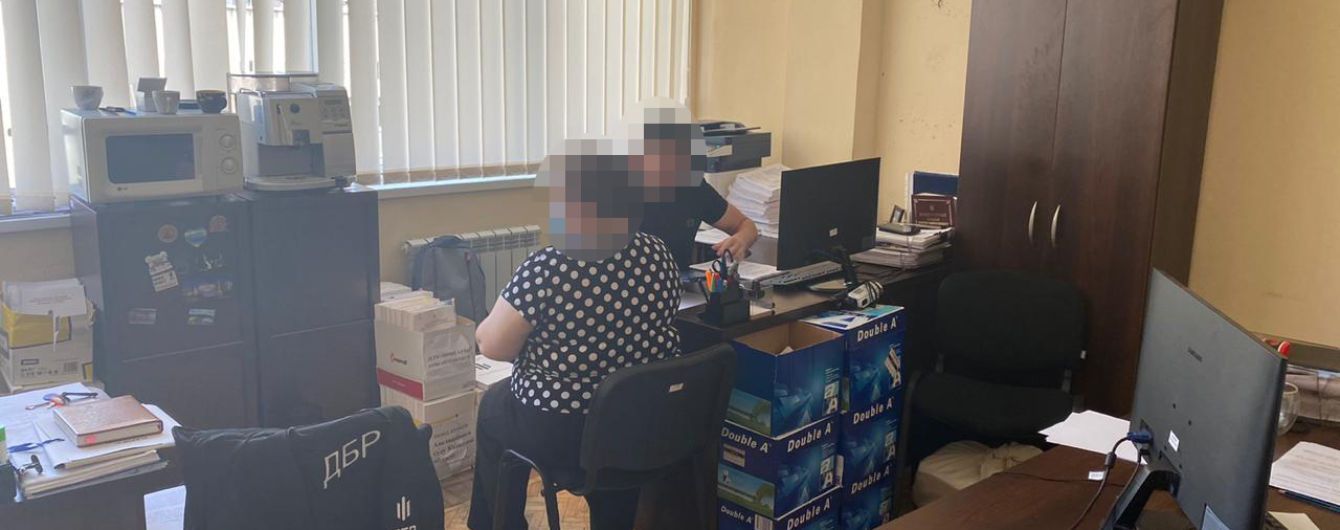 Понад 1 млн грн збитків через незаконні премії: експосадовцям суду повідомили про підозру