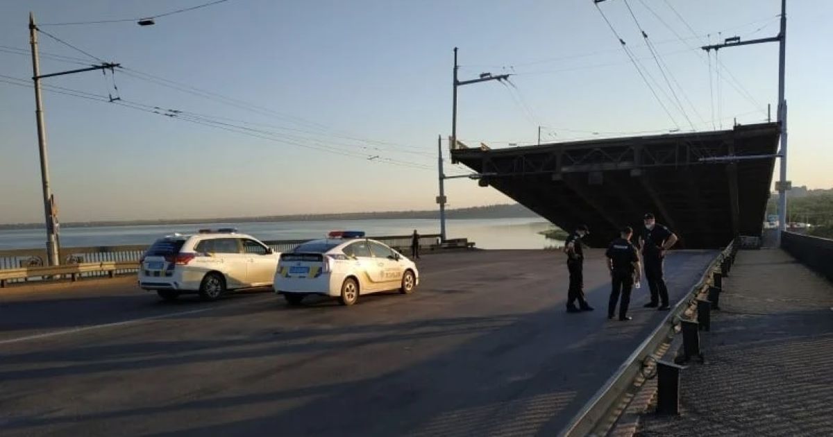 В Николаеве разводной мост "зажил своей жизнью"