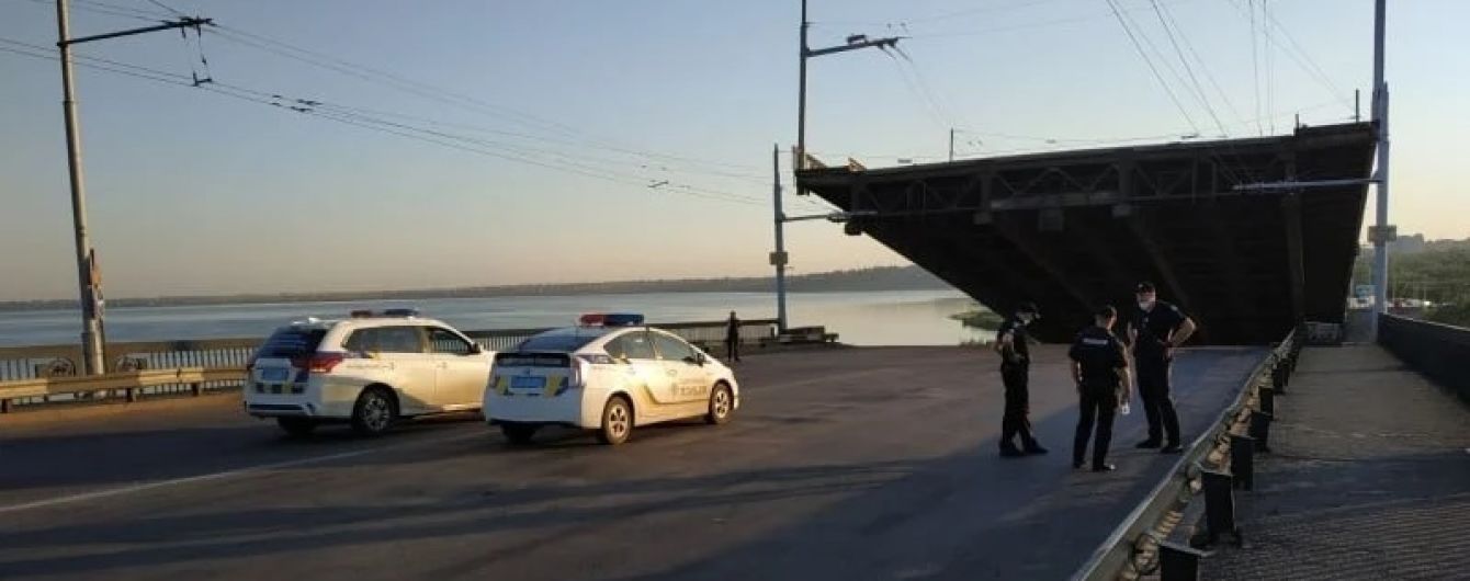 В Николаеве разводной мост "зажил своей жизнью"