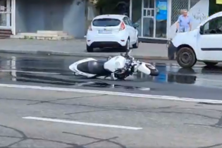 Відлетів на декілька десятків метрів: у Києві сталася смертельна ДТП за участю мотоцикліста