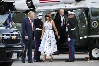 В белом ассиметричном платье и туфлях-лодочках: Мелания Трамп на праздновании Дня независимости США
