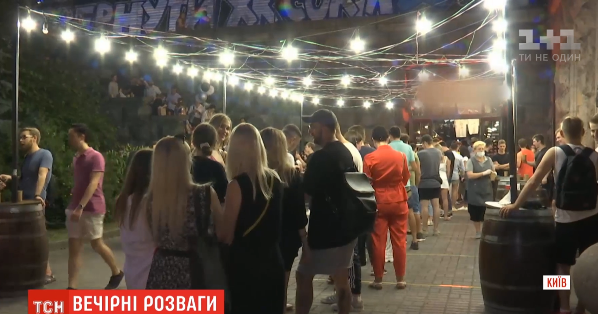 "Хочемо відпочивати і почуватися здоровими людьми": чи дотримуються кафе та ресторани правила працювати до 22:00
