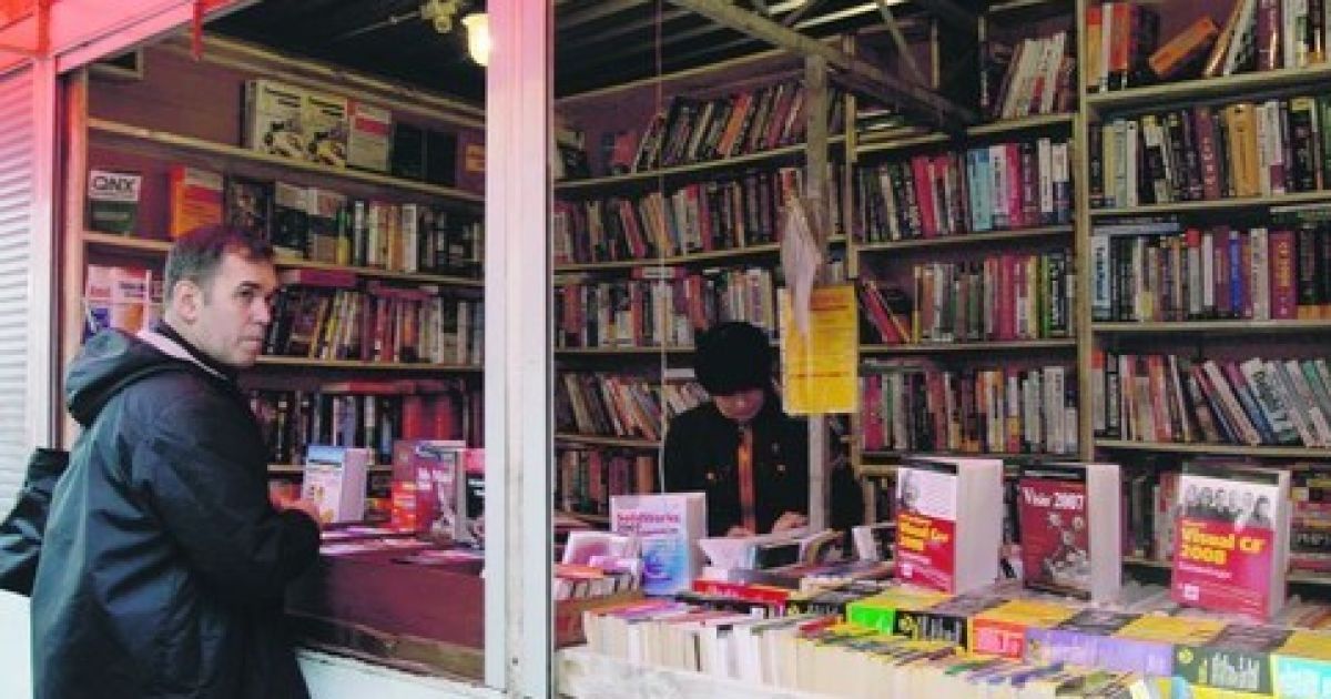 У Києві закривають книжковий ринок "Петрівка", підприємці протестують