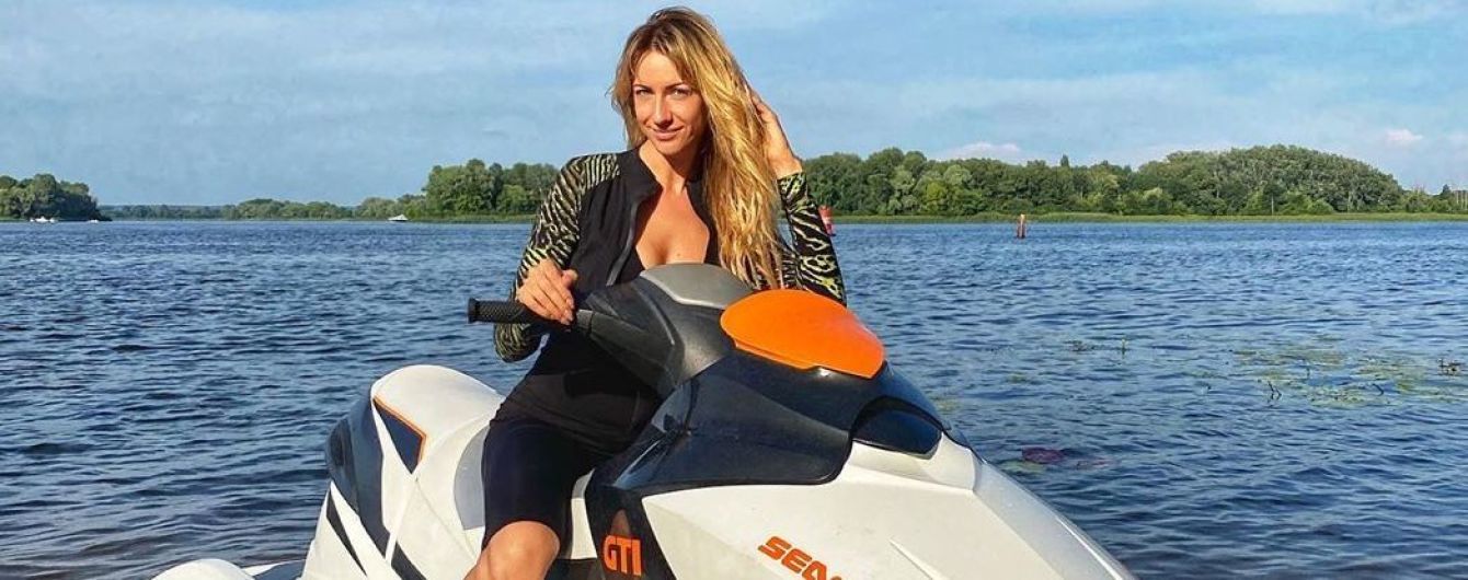 Оседлала гидроцикл: Леся Никитюк показала, как провела уикенд