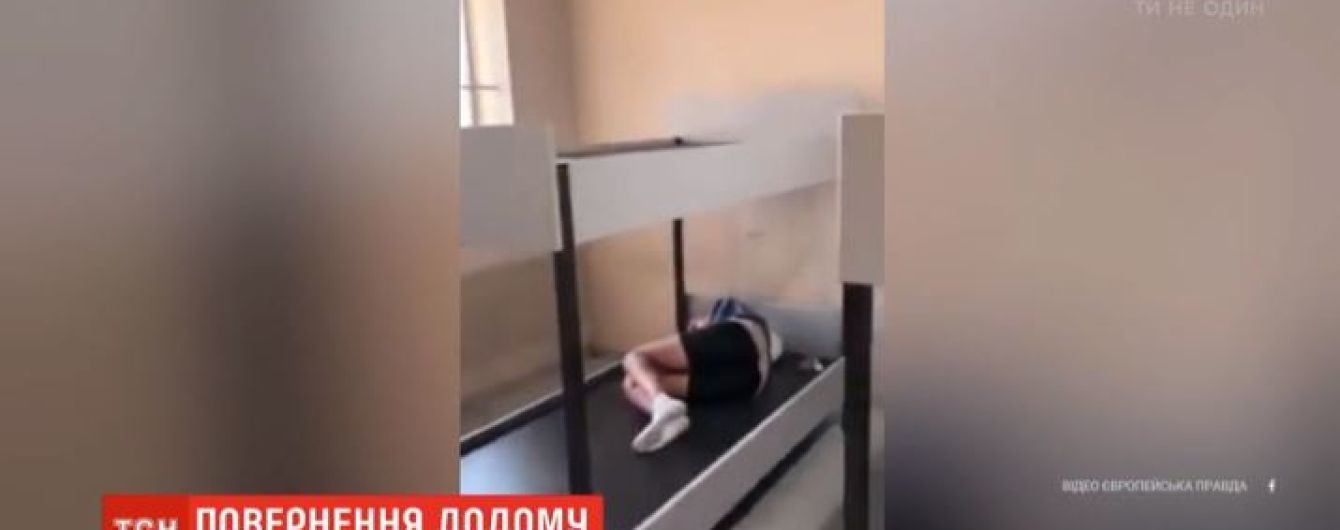Повернення, а не депортація: застряглі у Греції українці сьогодні ввечері можуть повернутись додому