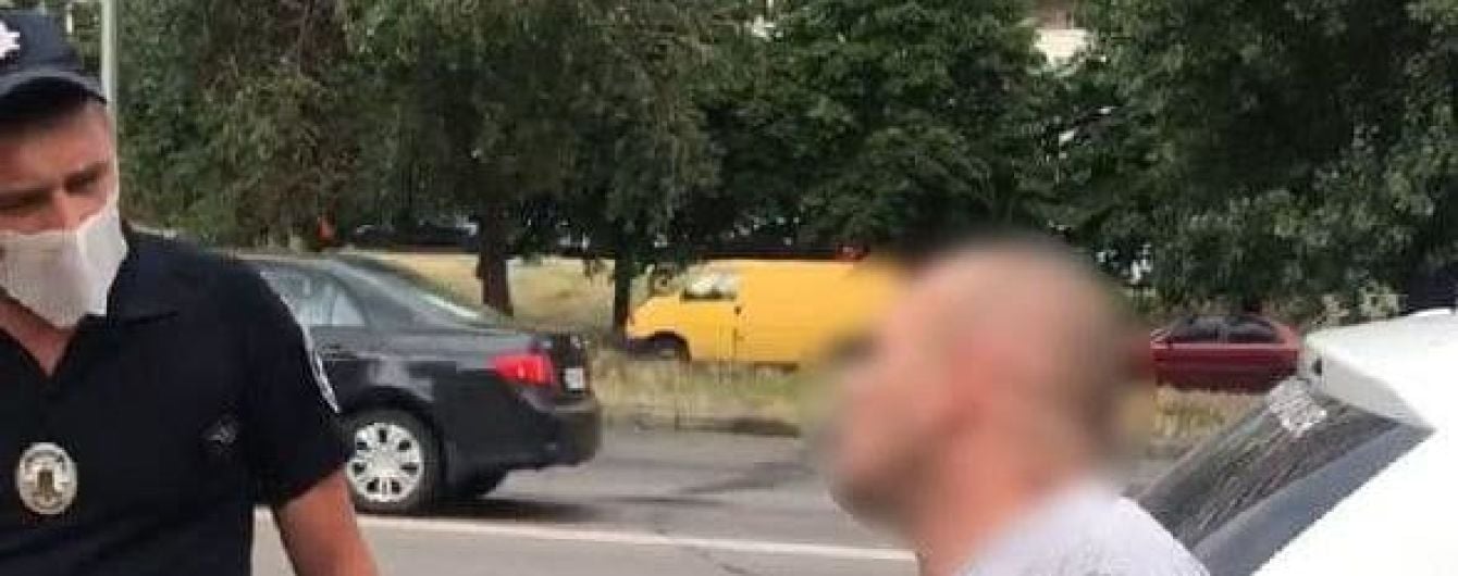 У Києві водій автобуса, перебуваючи під дією наркотиків, возив пасажирів