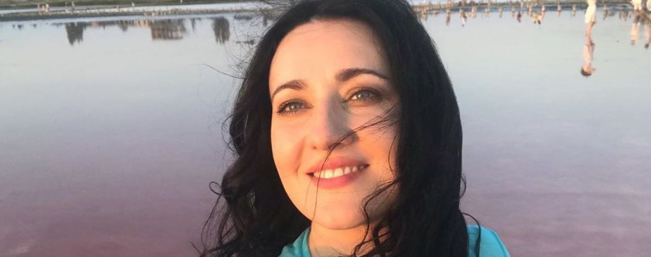 У піжамному костюмі і топі: красива Соломія Вітвіцька поділилася кадрами з подорожей