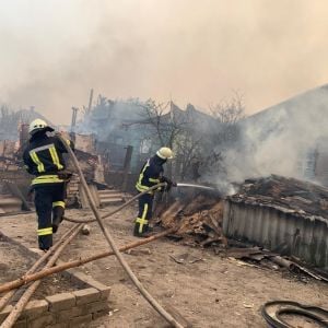 В Нацполиции назвали основные версии возникновения масштабного пожара в Луганской области