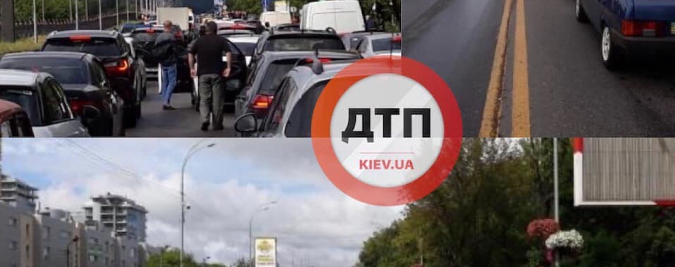 У Києві через акцію протесту перекрили Броварський проспект