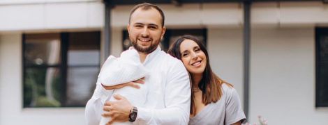 Джамала поділилася зворушливими фото з виписки з пологового