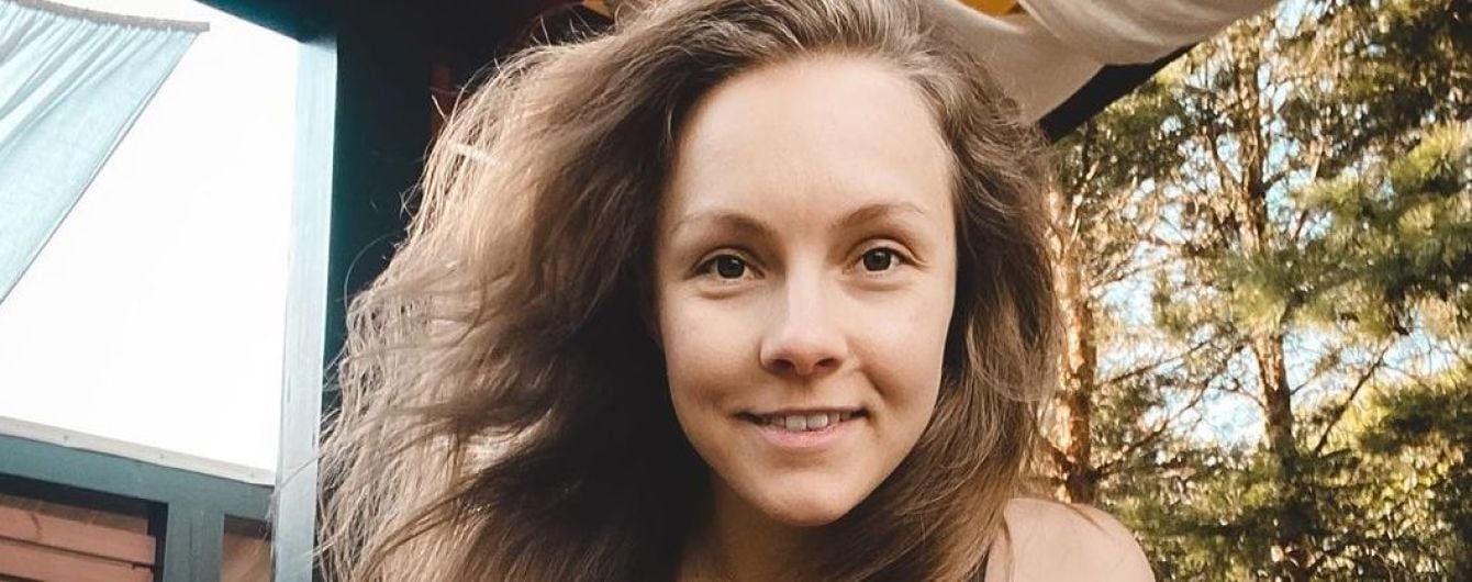 Втекла на відпочинок без сім'ї: Олена Шоптенко похизувалася фігурою в купальнику