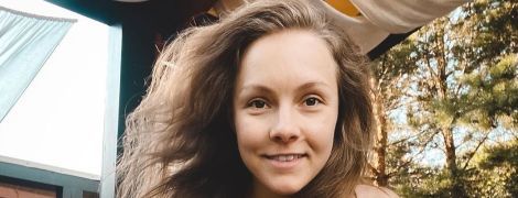 Втекла на відпочинок без сім'ї: Олена Шоптенко похизувалася фігурою в купальнику