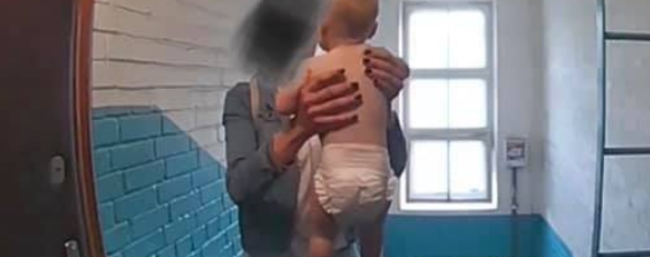 "Когда убьют, тогда и приходите": почему ребенок, который едва не выпал из окна, останется с родителями