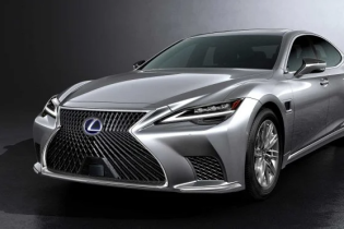 Lexus вивів у світ флагманський седан LS
