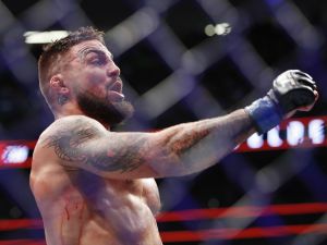 Боєць UFC нокаутував літнього чоловіка під час бійки в ресторані: відео