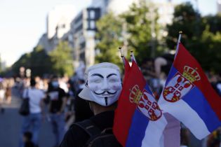 Сербські ЗМІ повідомили про "найманців з України": посольство спростовує причетність до заворушень