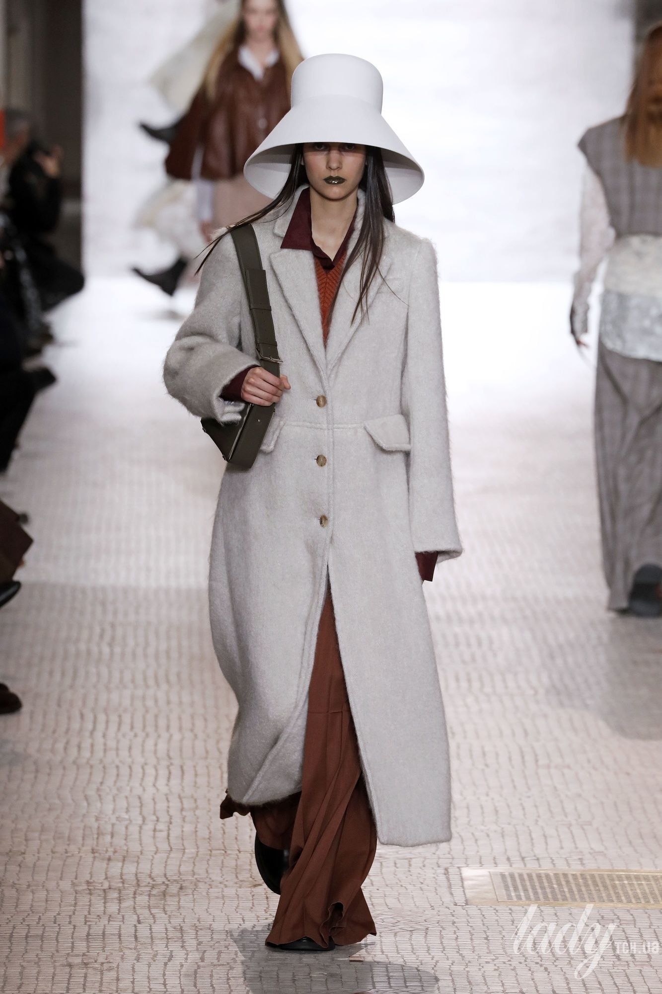 Коллекция Nina Ricci прет-а-порте сезона осень-зима 2020-2021_4