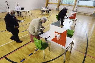 У Польщі розпочався другий тур президентських виборів