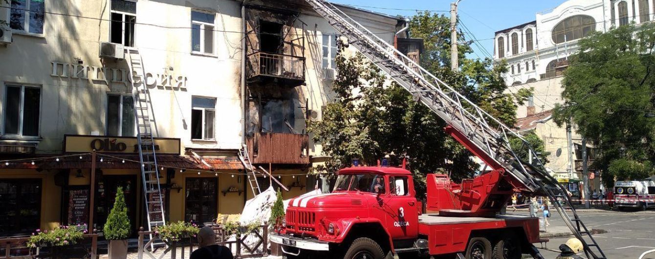 "Залишилися без одягу і грошей": в Одесі внаслідок пожежі в будинку мешканці втратили свої квартири