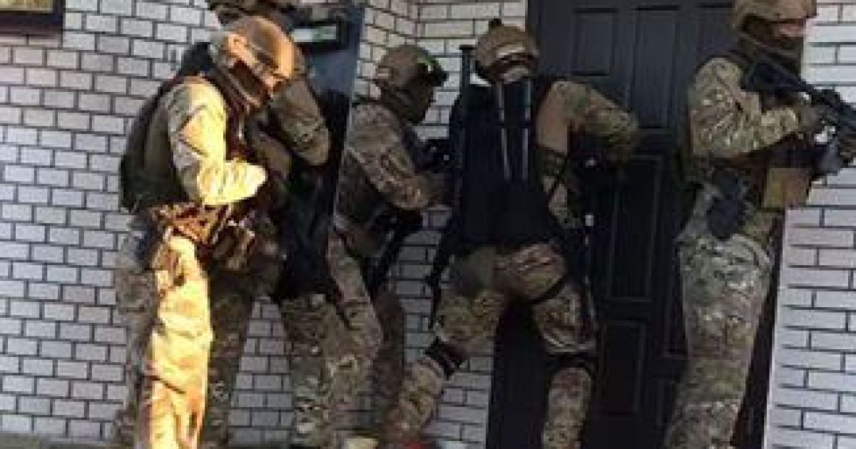 Під Києвом озброєна банда пограбувала будинок бізнесмена