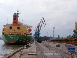 В Миколаївському порту стався витік олії: забруднено акваторію Дніпровсько-Бузького лиману